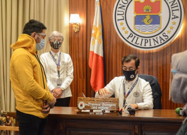 Driver who hit nurse in Manila surfaces at Manila City Hall