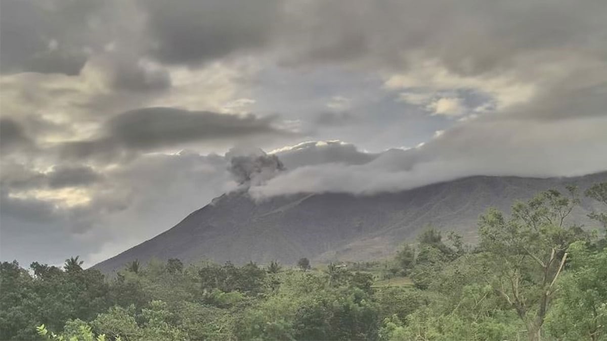 A footage of the gray ash emitted by Mt. Kanlaon as recorded by the Canlaon City Observation station IP Camera.