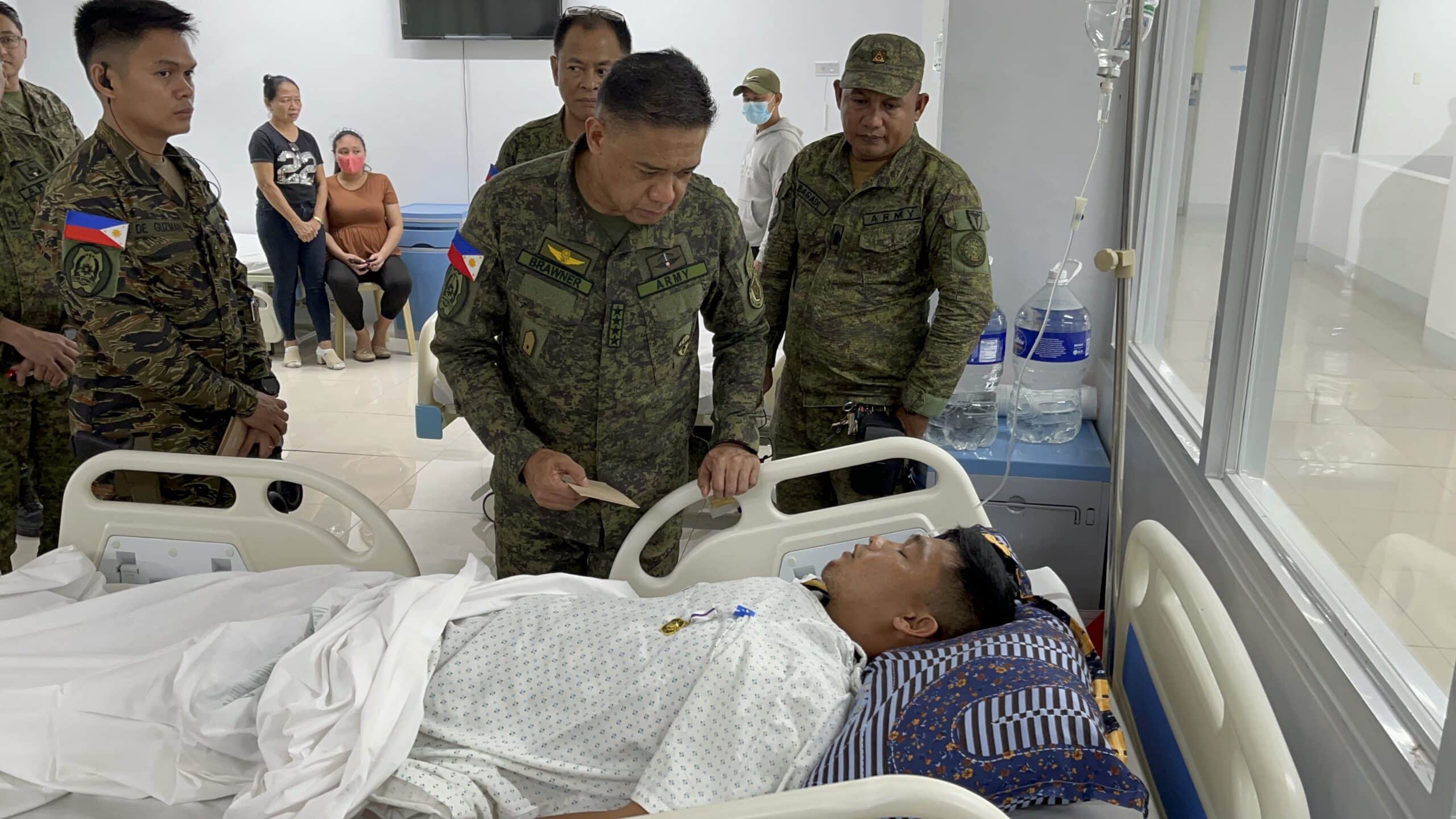 RECOGNITION Gen. Romeo Brawner Jr., chief of staff of the Armed Forces of the Philippines, on Thursday visits the 12 soldiers wounded during a Wednesday firefight with members of the Bangsamoro Islamic Armed Forces in Sumisip, Basilan. Brawner awarded the soldiers, who were taken to different hospitals in Zamboanga City, the Wounded Personnel Medal and gave them financial assistance.