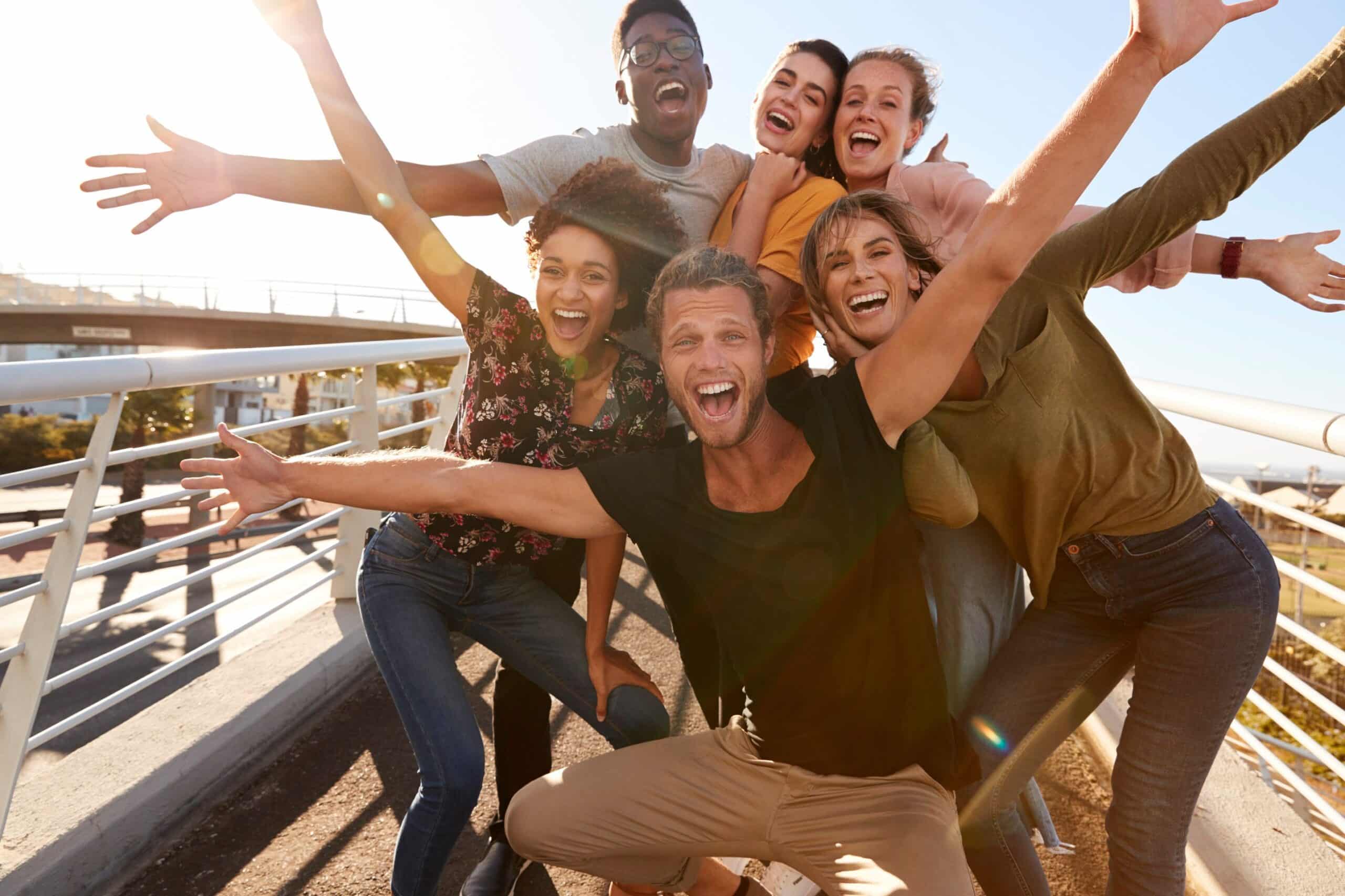 What's the secret to happiness? Does it come from within, or does it rely on external influences such as jobs, health and relationships? A North American study, recently published in the journal Nature Human Behaviour, challenges a number of preconceived ideas.