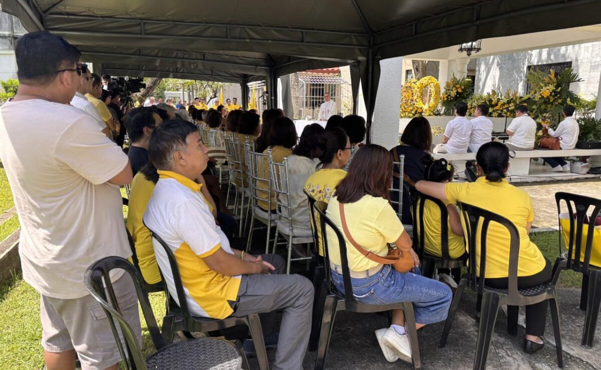Relatives, former Cabinet members, and supporters attend a memorial Mass to commemorate the fourth death anniversary of former President Benigno 'Noynoy' Aquino III on Tuesday, June 24, 2025, at the Manila Memorial Park in Parañaque City. — Photo by Mary Joy Salcedo/INQUIRER.net