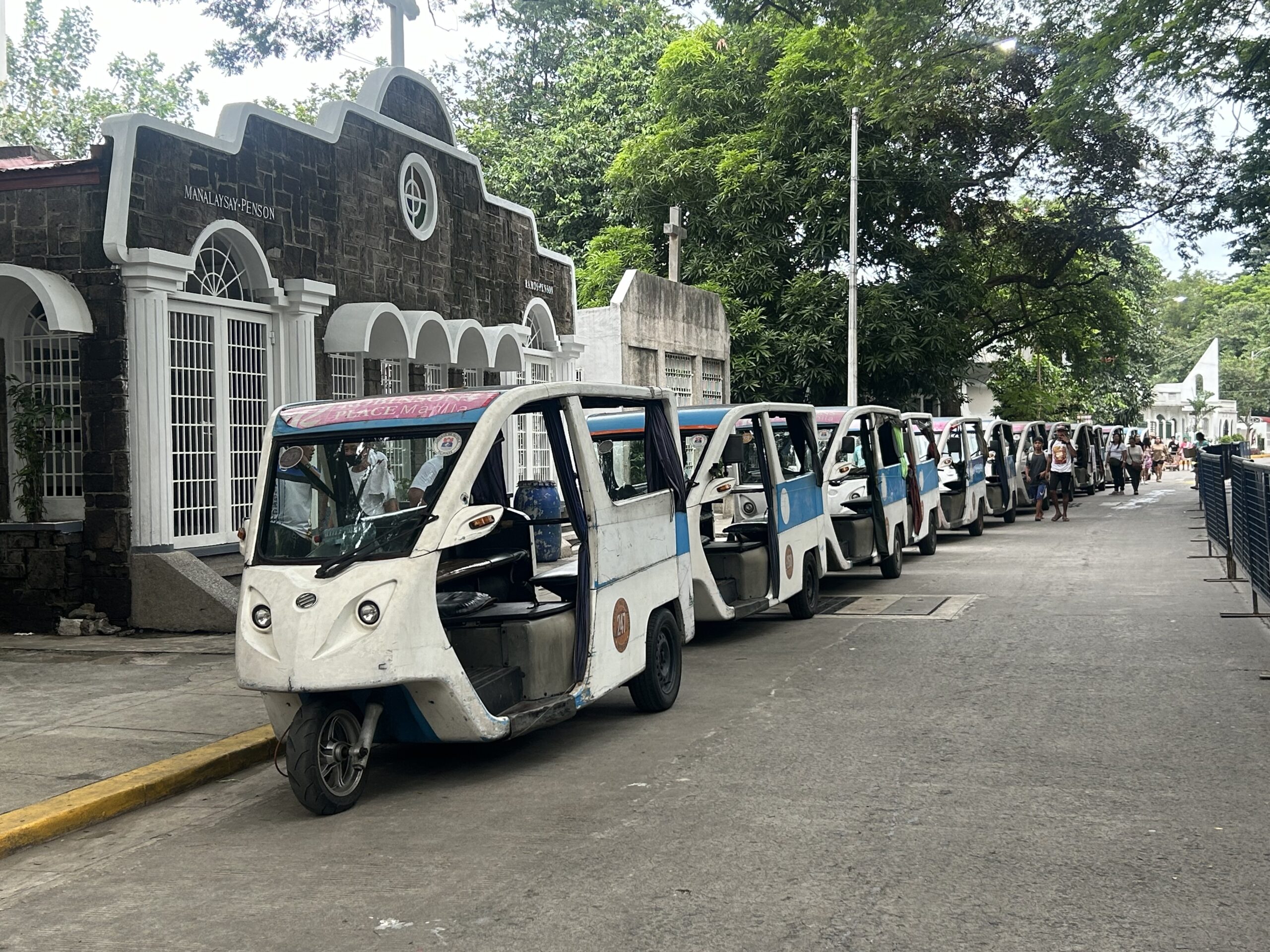 Free e-trike rides offer comfort to Manila North Cemetery visitors